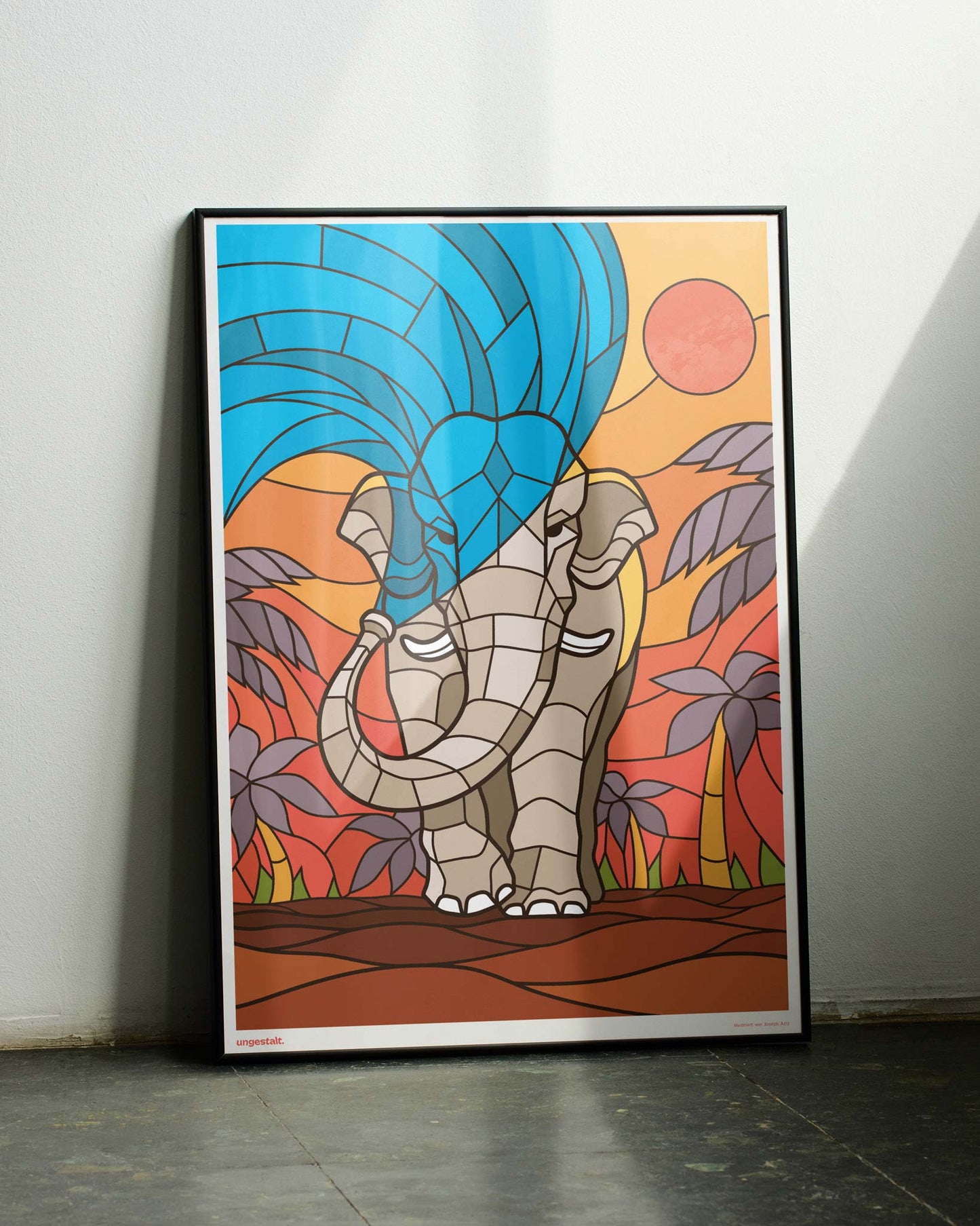 Gerahmtes Poster auf dem Boden stehend mit einem Elefant in Buntglas-Optik