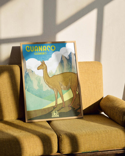 Gerahmtes Poster auf einem Sofa stehend mit einem Guanaco vor einer bergigen Schlucht